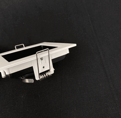 GHIERA QUADRATA BIANCA ORIENTABILE